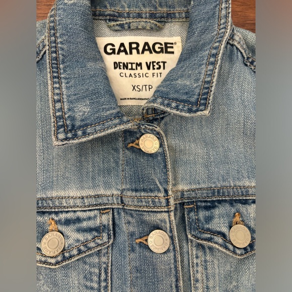 Sleeveless denim jacket - Picture 4 of 4